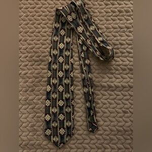 BARRINGTON Mens 100% Silk TIE Tan Burgundy Geometric Patterned